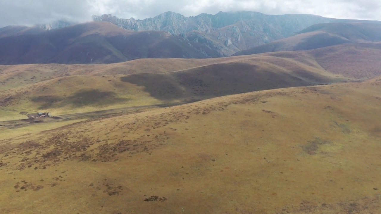 航拍甘肃甘南公路旅行山脉自然风光视频素材