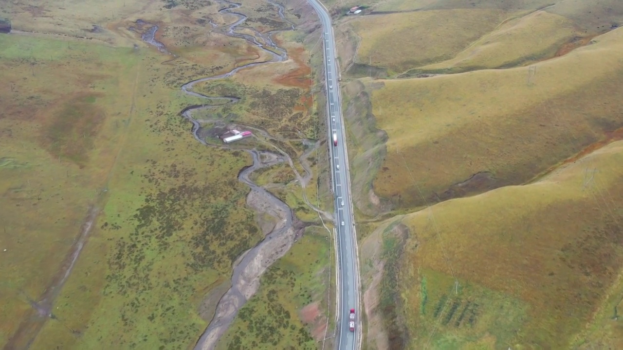 航拍甘肃甘南公路旅行山脉自然风光视频素材