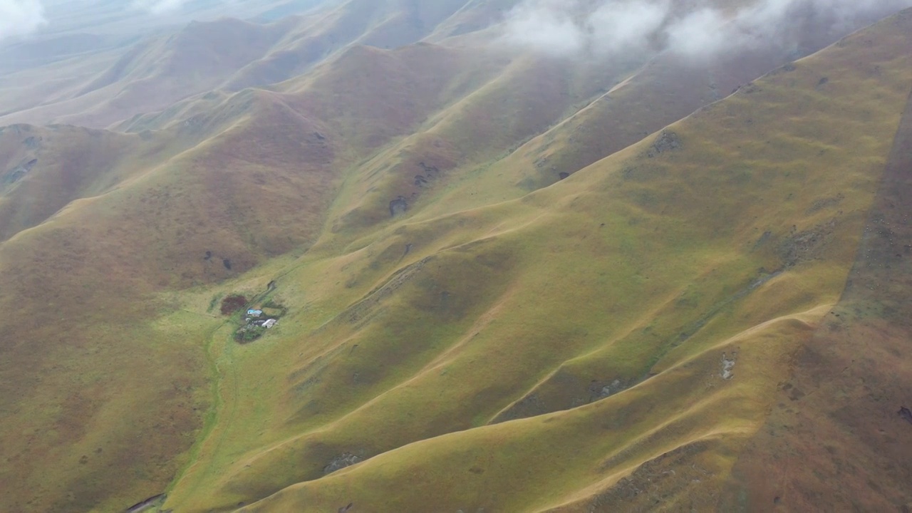 航拍甘肃甘南公路旅行山脉自然风光视频素材