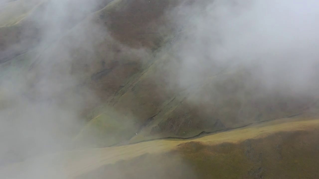 航拍甘肃甘南公路旅行山脉自然风光视频素材