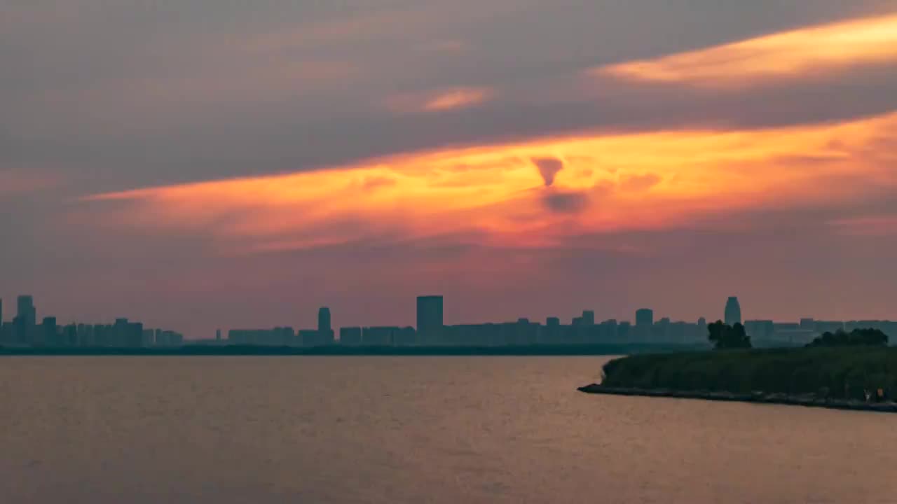 巢湖日落晚霞船归港口视频素材