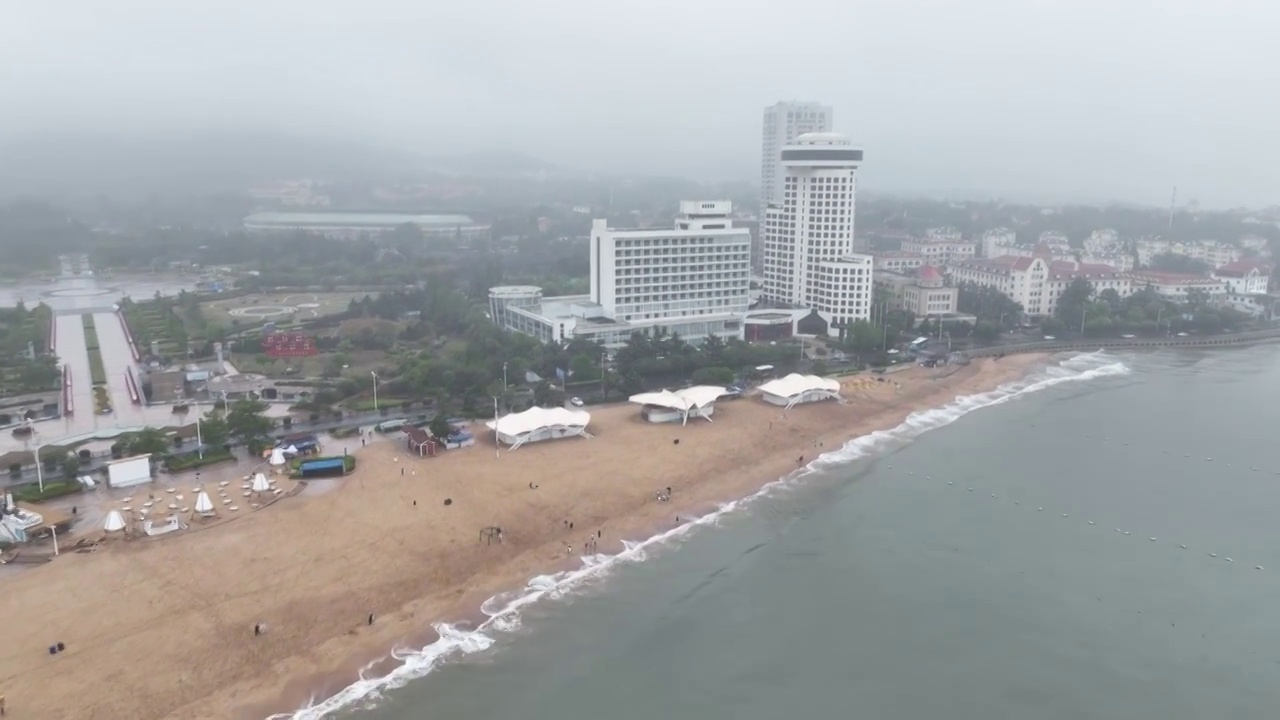 航拍山东青岛滨海城市风光雾气穿云建筑视频素材