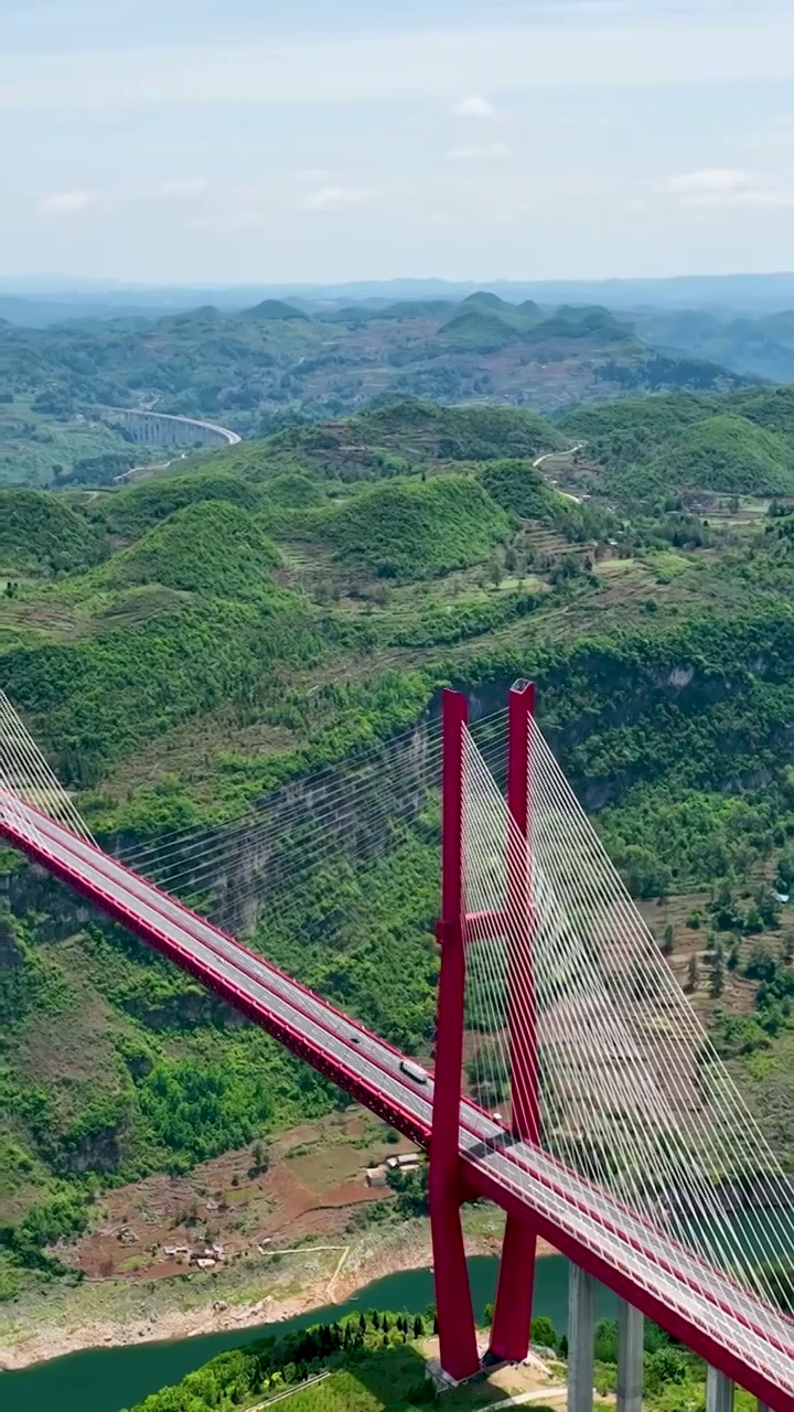 竖屏航拍贵州百里杜鹃普底景区云雾缭绕视频素材