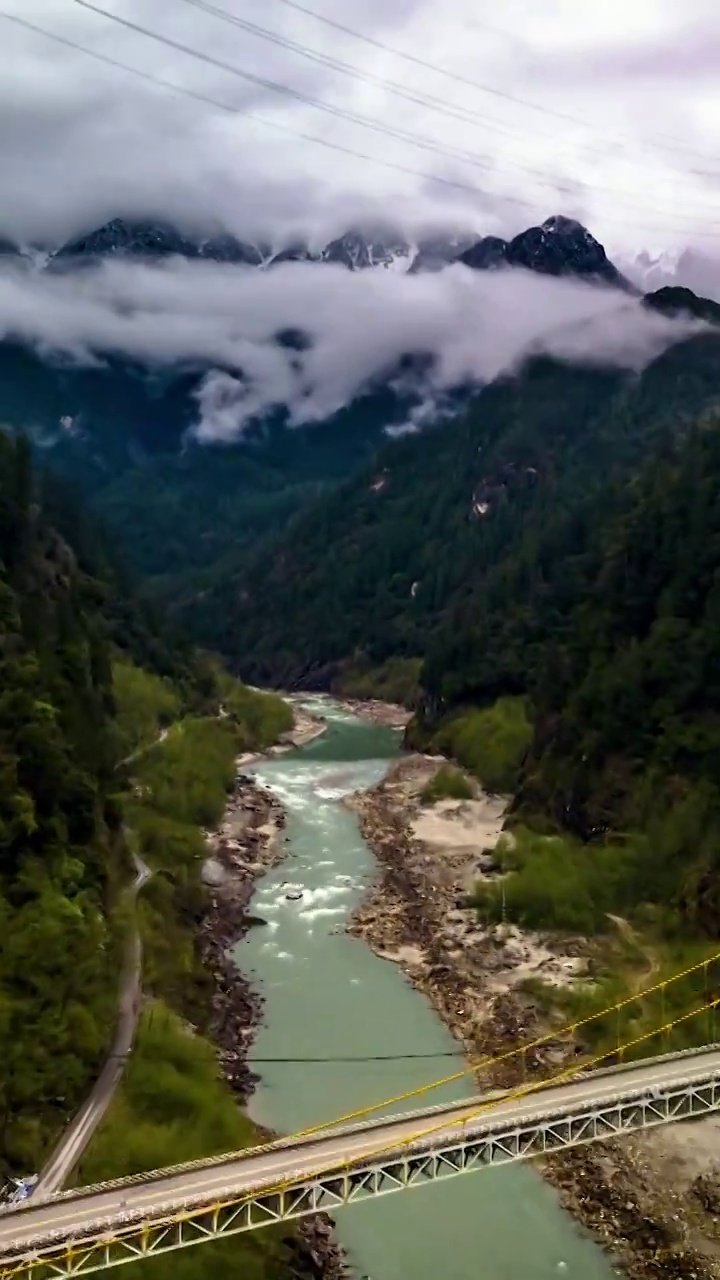 竖屏延时航拍林芝大峡谷风光（合集）视频素材