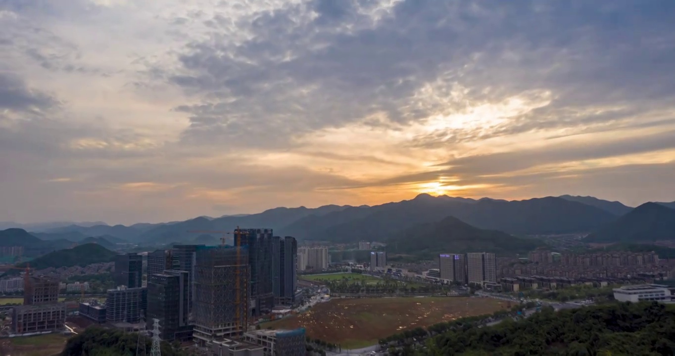 杭州：梅雨季的晚霞视频素材