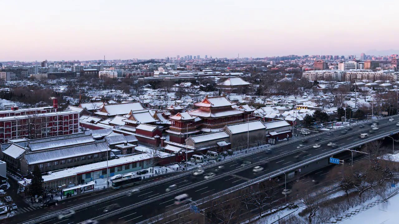 中国北京 雍和宫雪景夜转日延时视频素材