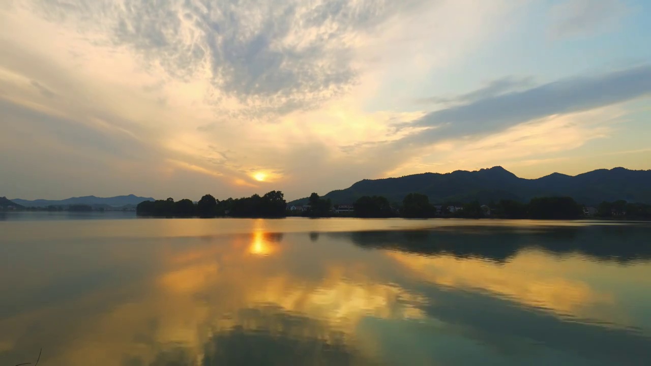 天空 湖泊 云彩 日落 风景 反射 倒影 河流视频素材