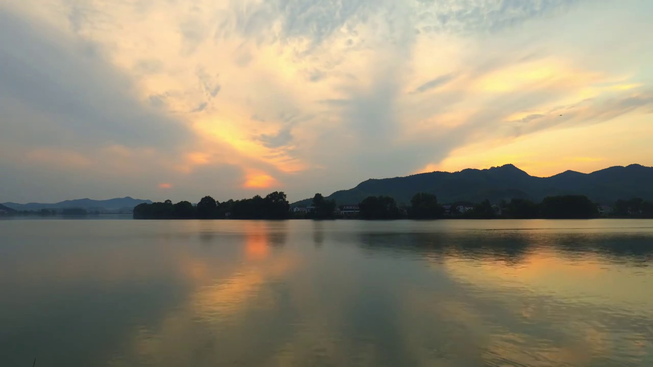 天空 湖泊 云彩 日落 风景 反射 倒影 河流视频素材