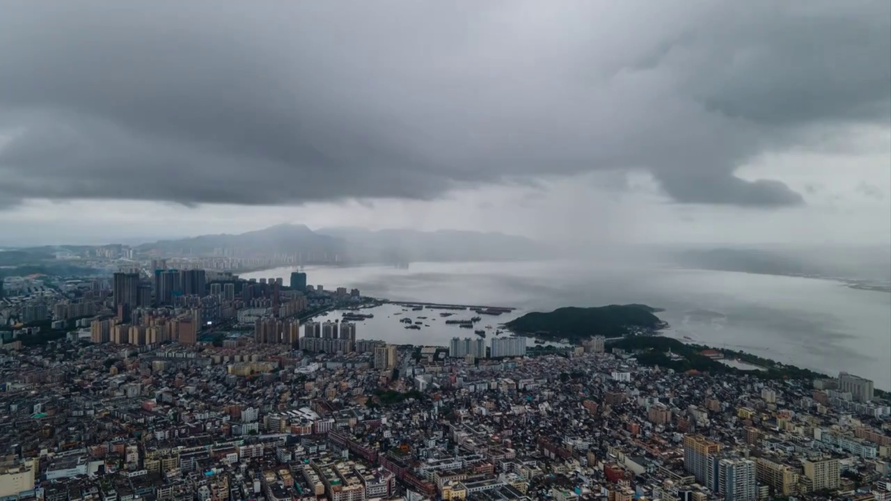 城市云层下雨延时视频视频素材