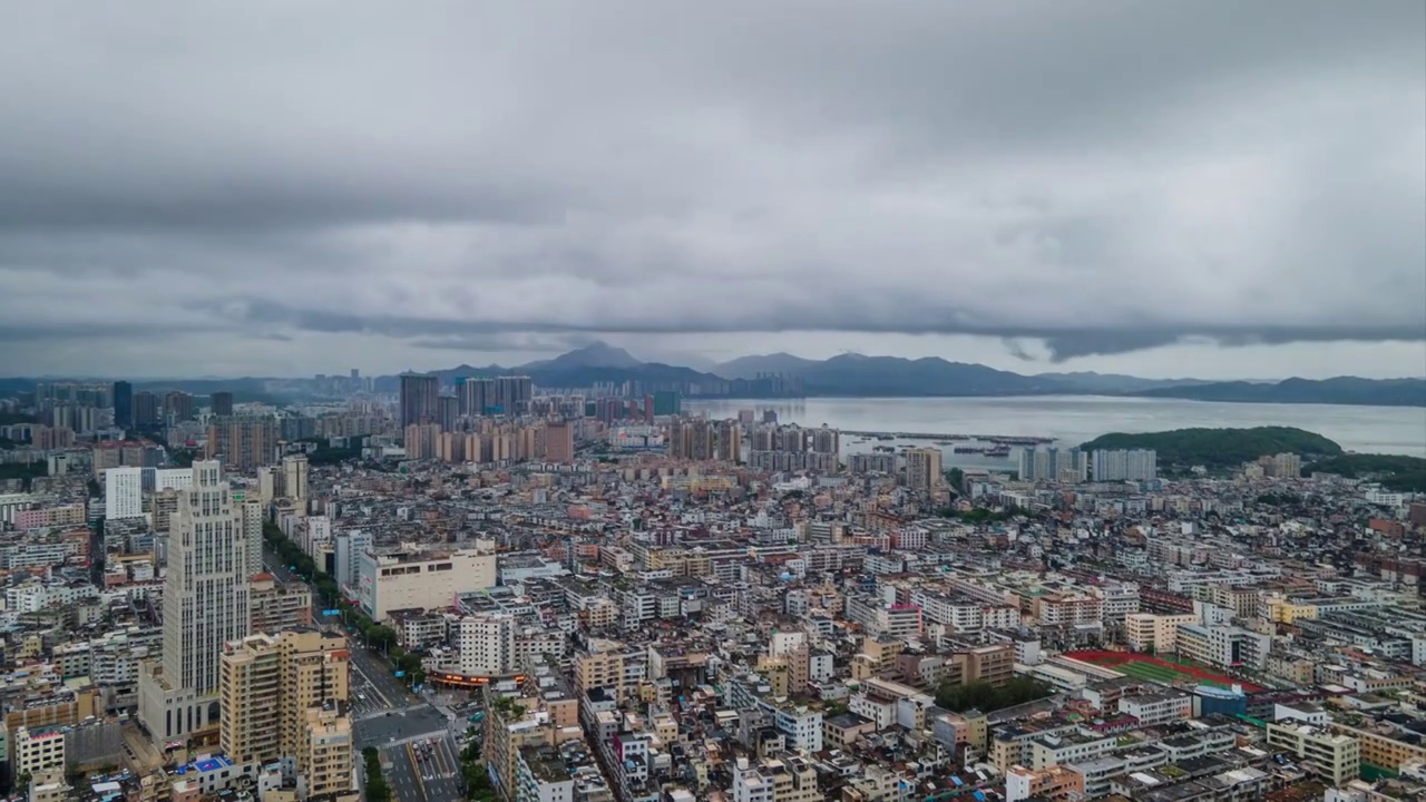 城市云层下雨延时视频素材