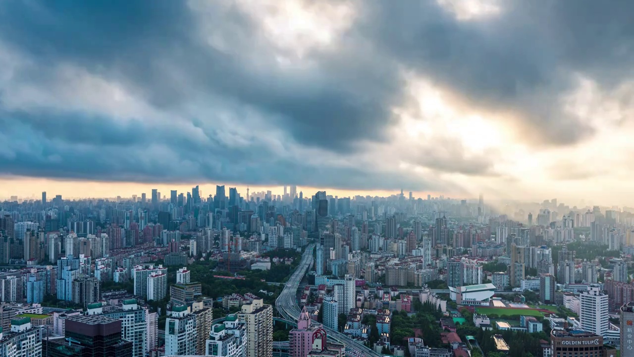 上海台风天地标建筑日出城市风光全景4K延时摄影视频下载