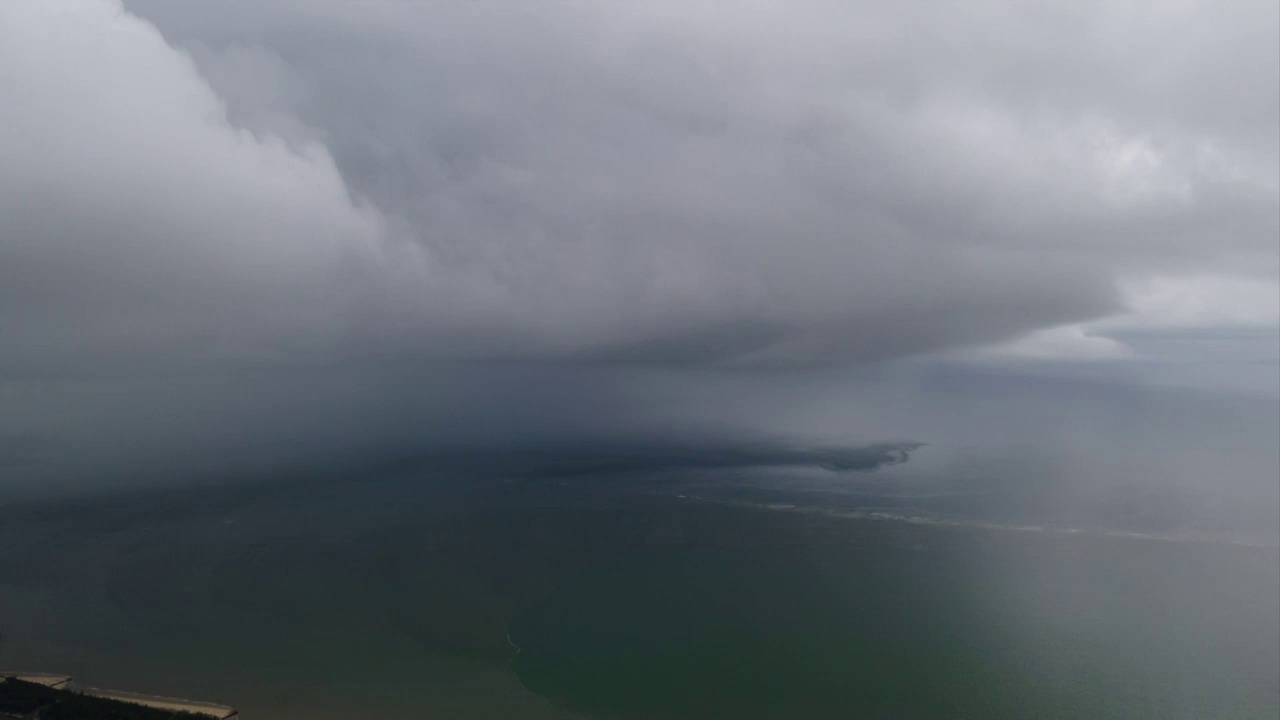 天空云层下雨延时视频素材