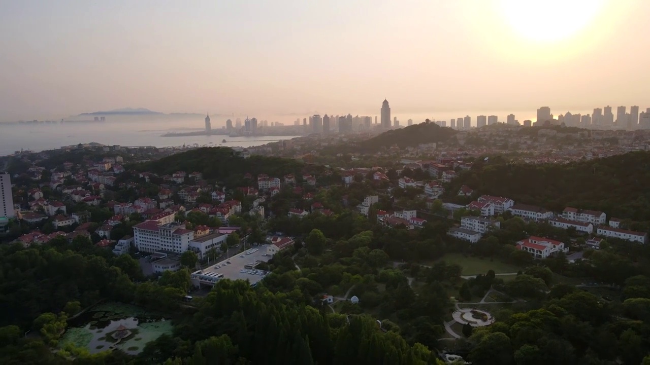 航拍青岛海岸线汇泉湾风光全景  4k视频素材