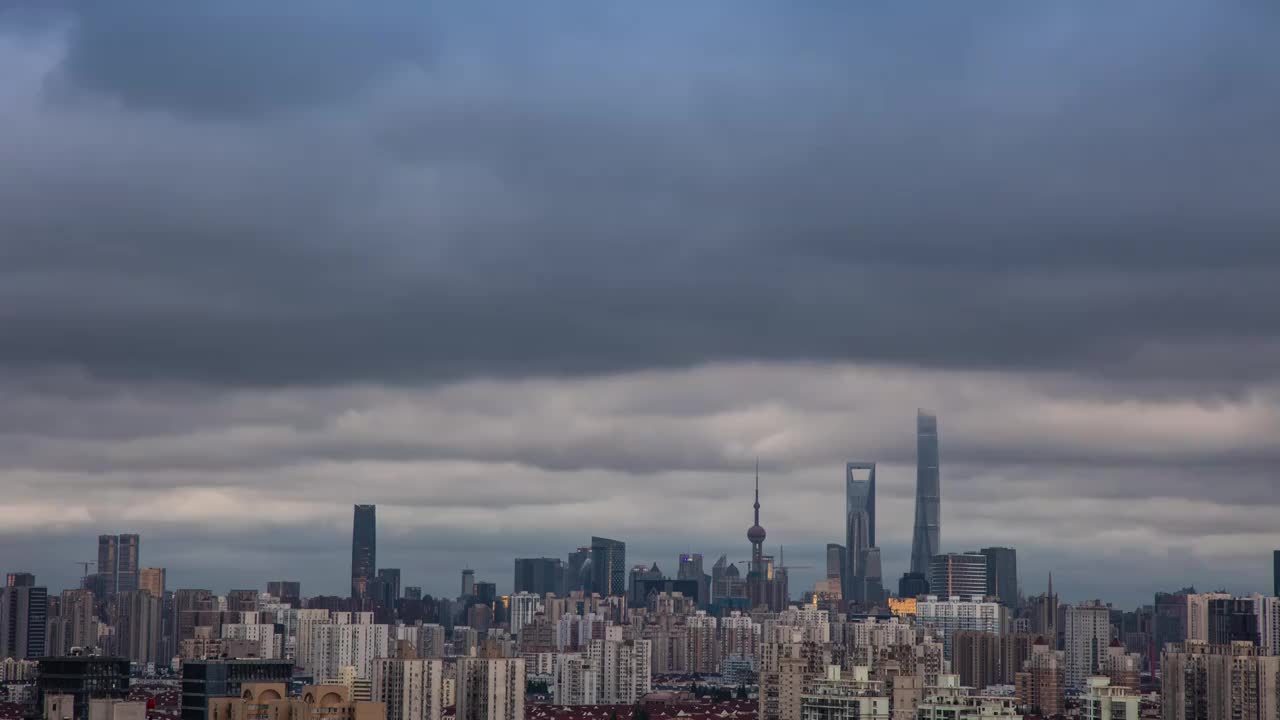 陆家嘴乌云日落夜景延时视频素材