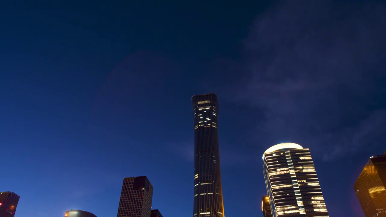 北京CBD核心商务区天空的流云和建筑延时视频素材