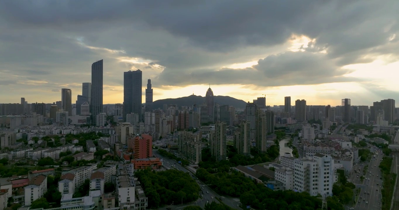 长三角地区江苏省无锡市城市建筑航拍日落风光视频素材