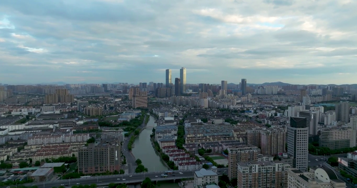 长三角地区江苏省无锡市城市建筑航拍日落风光视频素材