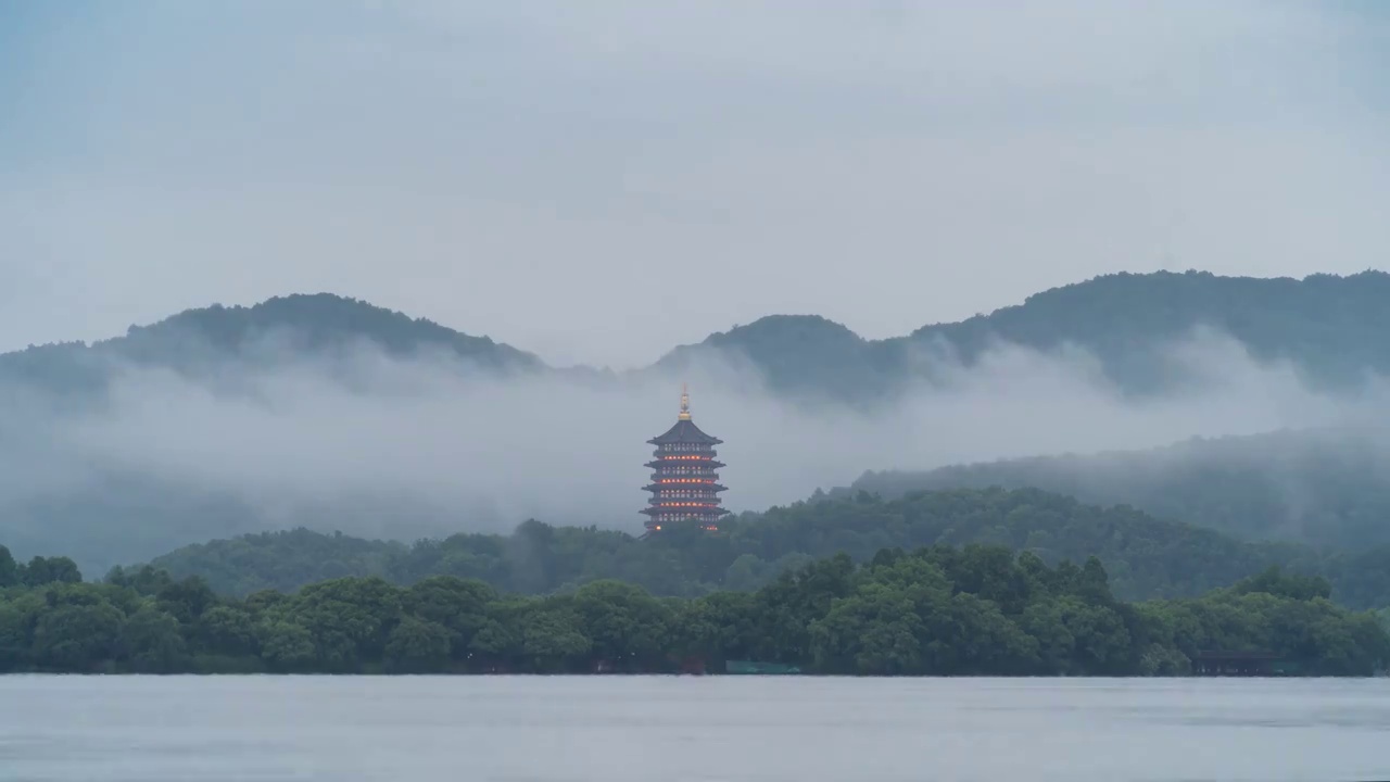 仙气缭绕的雷峰塔视频素材