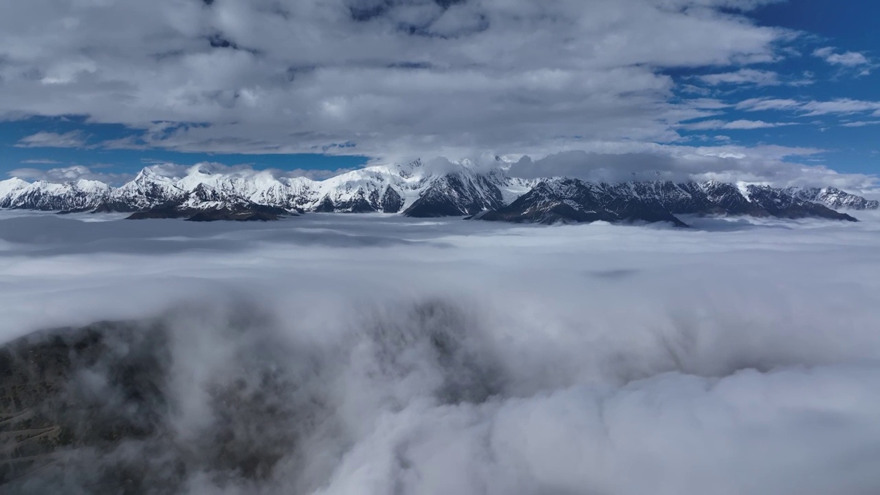 云瀑云海中的雪山群视频素材