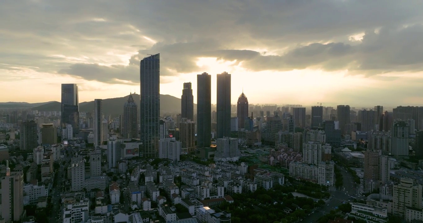 长三角地区江苏省无锡市城市建筑航拍日落风光视频素材