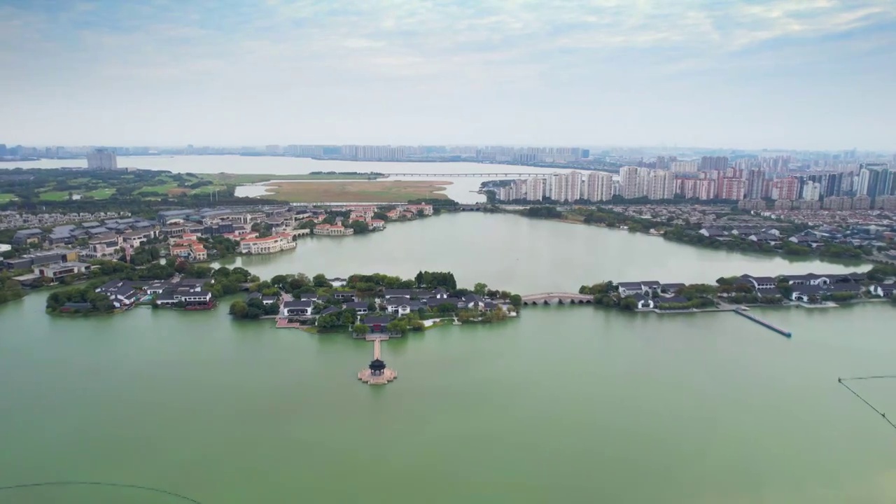 中国江苏省苏州市金鸡湖风景区李公堤视频素材