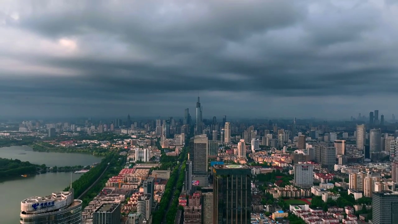 暴雨后南京的低云层视频素材