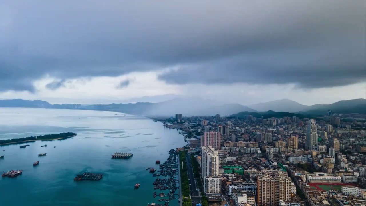 城市天空云层下雨延时视频素材