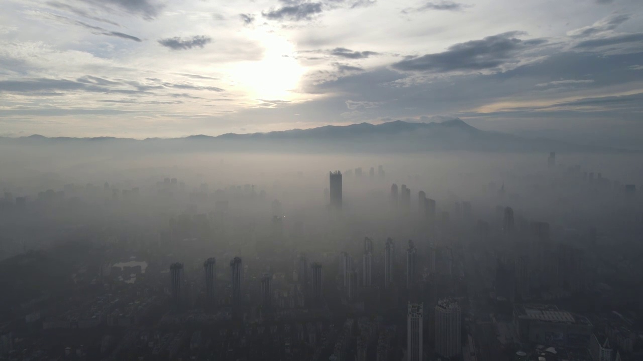 航拍城市天空之下的风景视频素材