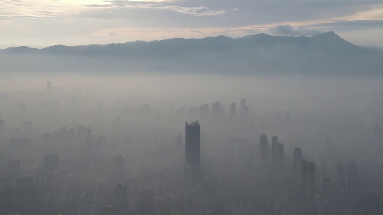 航拍城市天空之下的风景视频素材