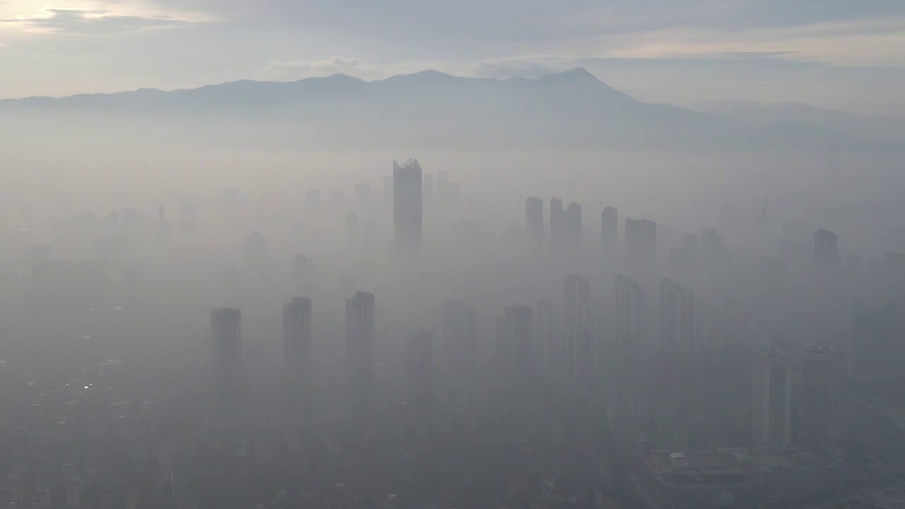 航拍城市天空之下的风景视频素材