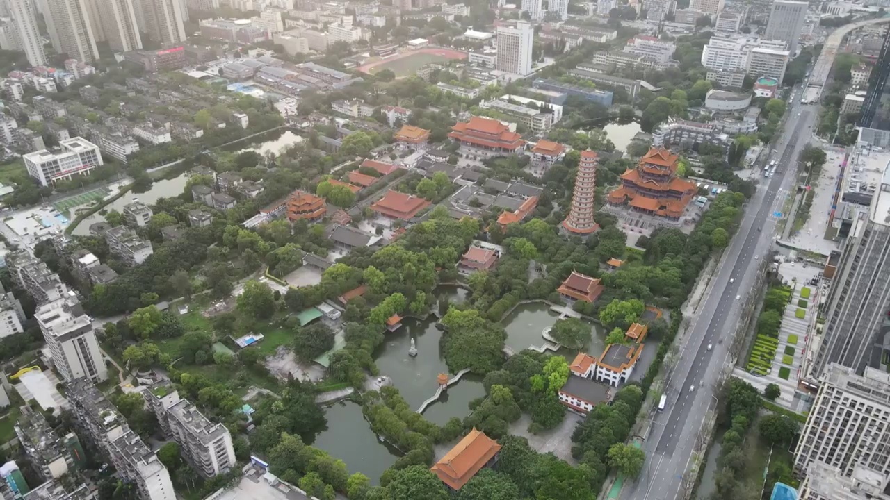 航拍城市天空之下的风景视频素材