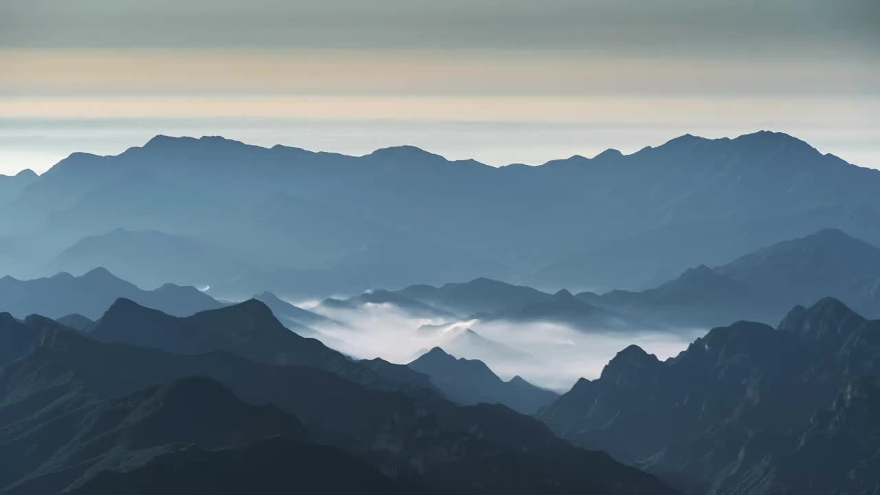 高角度拍摄北京房山百花山白草畔山谷云海视频素材