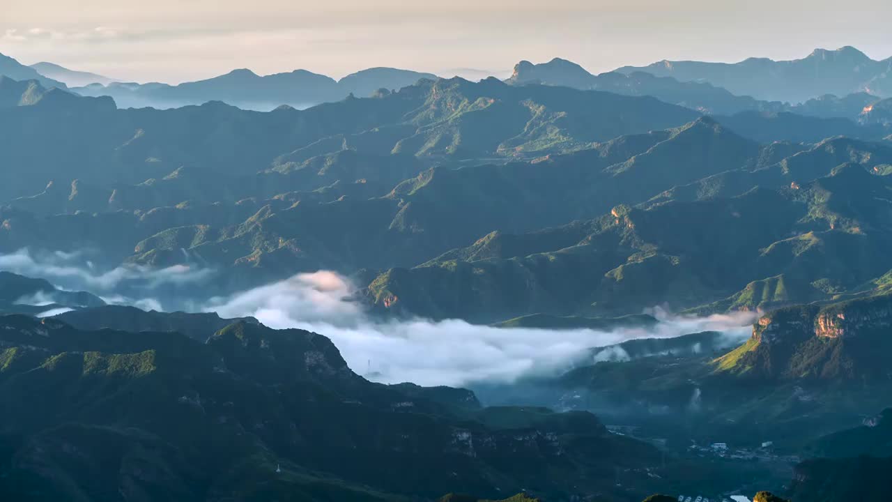 高角度拍摄北京房山百花山白草畔山谷云海视频素材