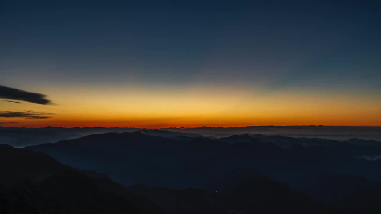 高角度拍摄北京房山百花山白草畔日出视频素材