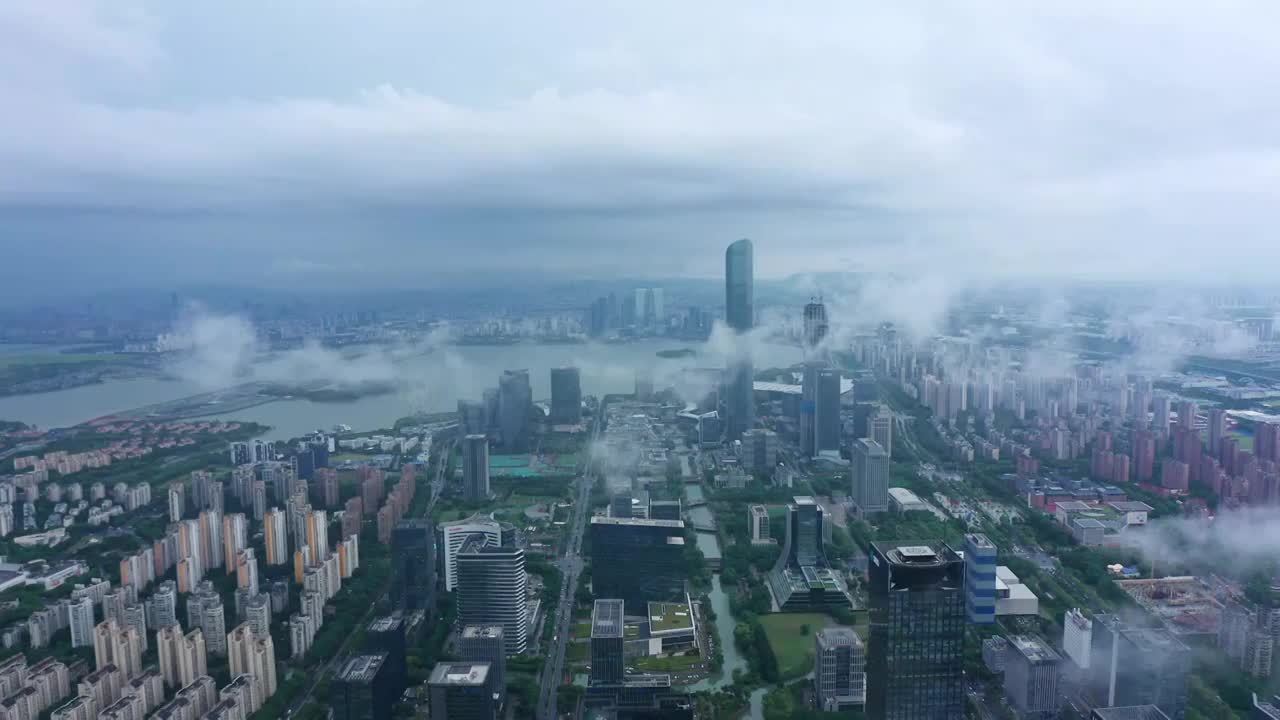 雨后的苏州园区云雾缭绕航拍视频素材