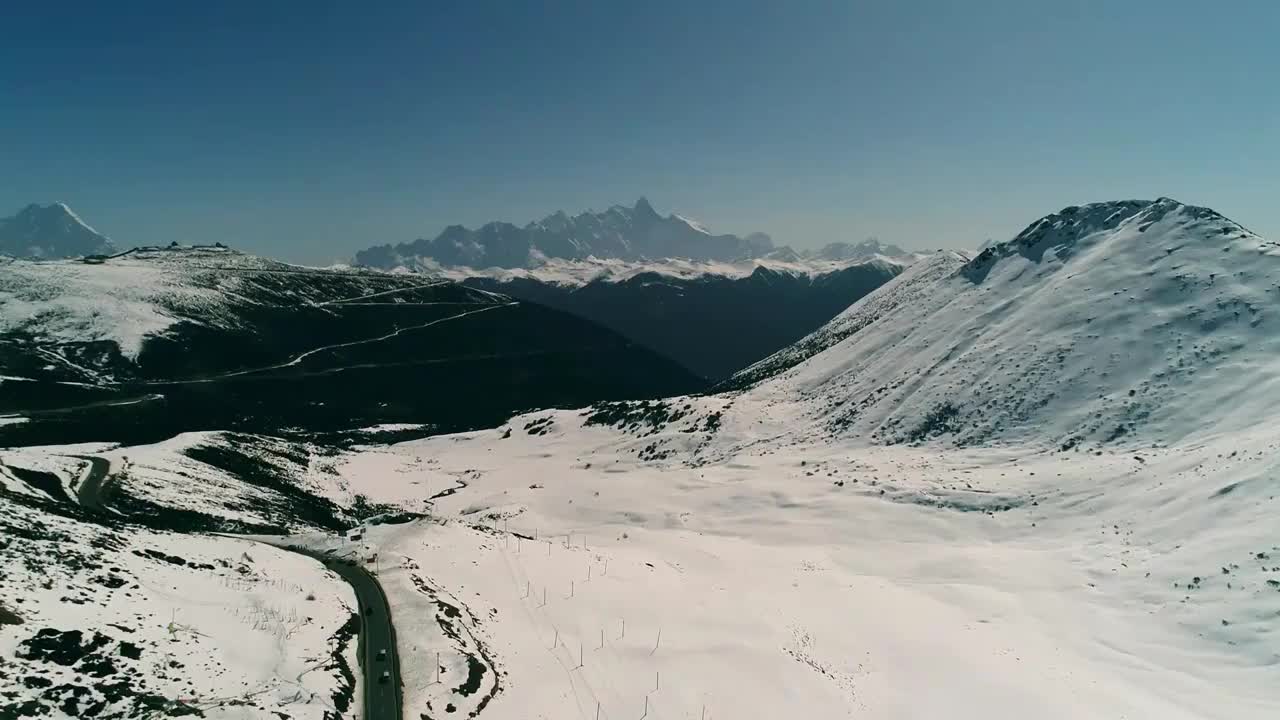 西藏拉林公路南迦巴瓦峰雪山航拍视频素材