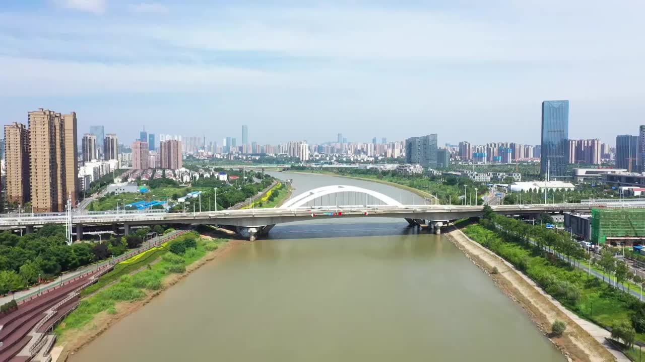 4K航拍流经长沙的浏阳河及浏阳河大桥视频素材