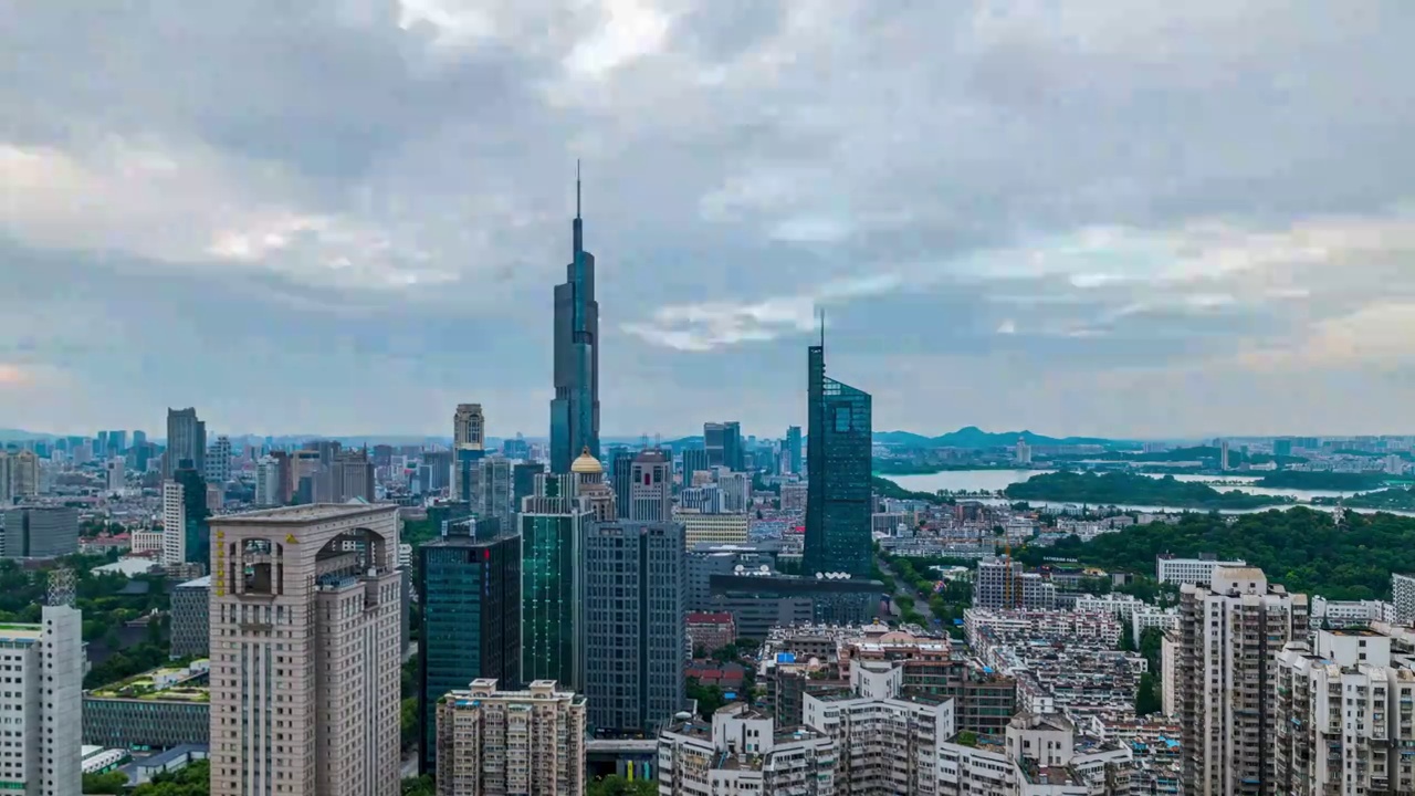 都市夏日雨后黄昏，江苏南京视频素材