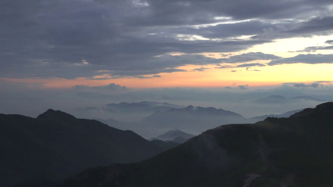 北京房山百花山傍晚云雾夕阳视频素材