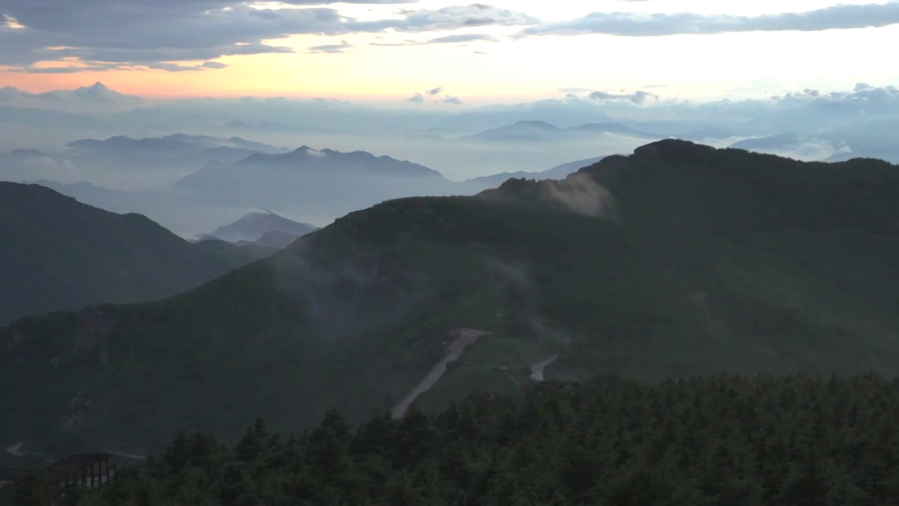 北京房山百花山傍晚云雾夕阳视频素材