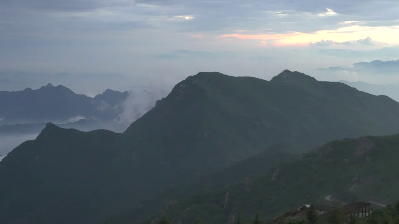 北京房山百花山傍晚云雾夕阳视频素材