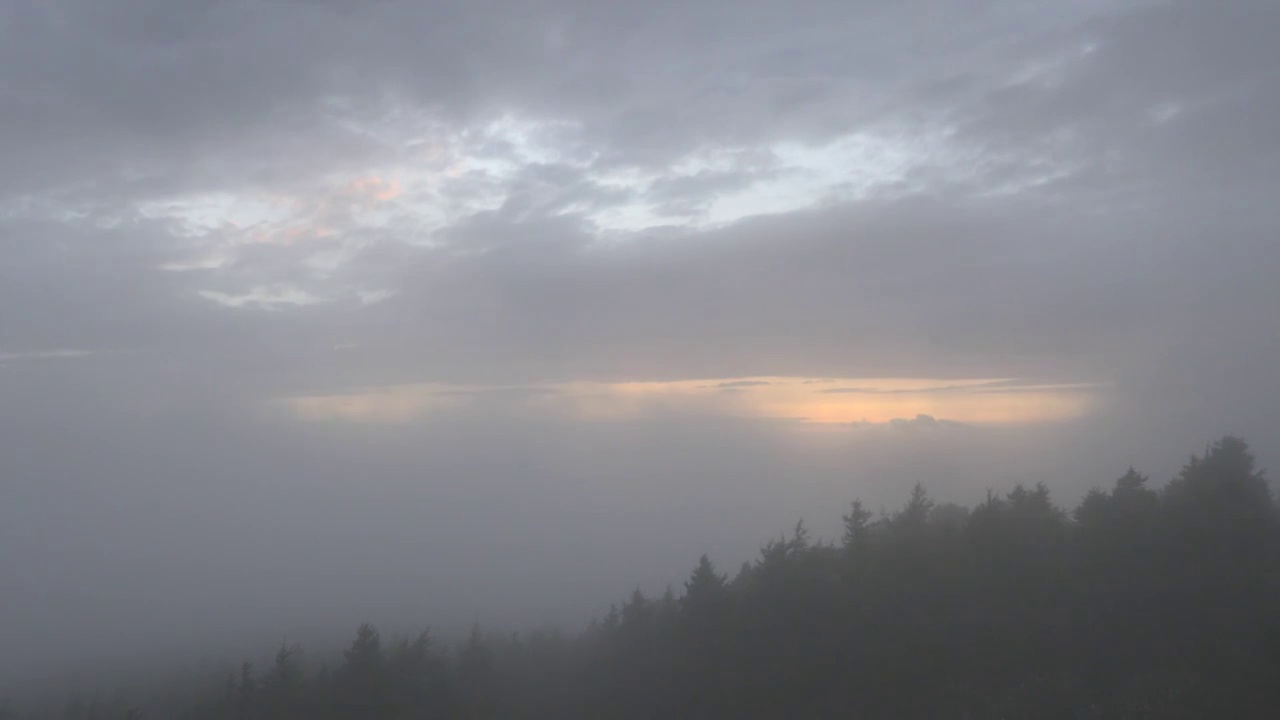 北京房山百花山傍晚云雾夕阳视频素材