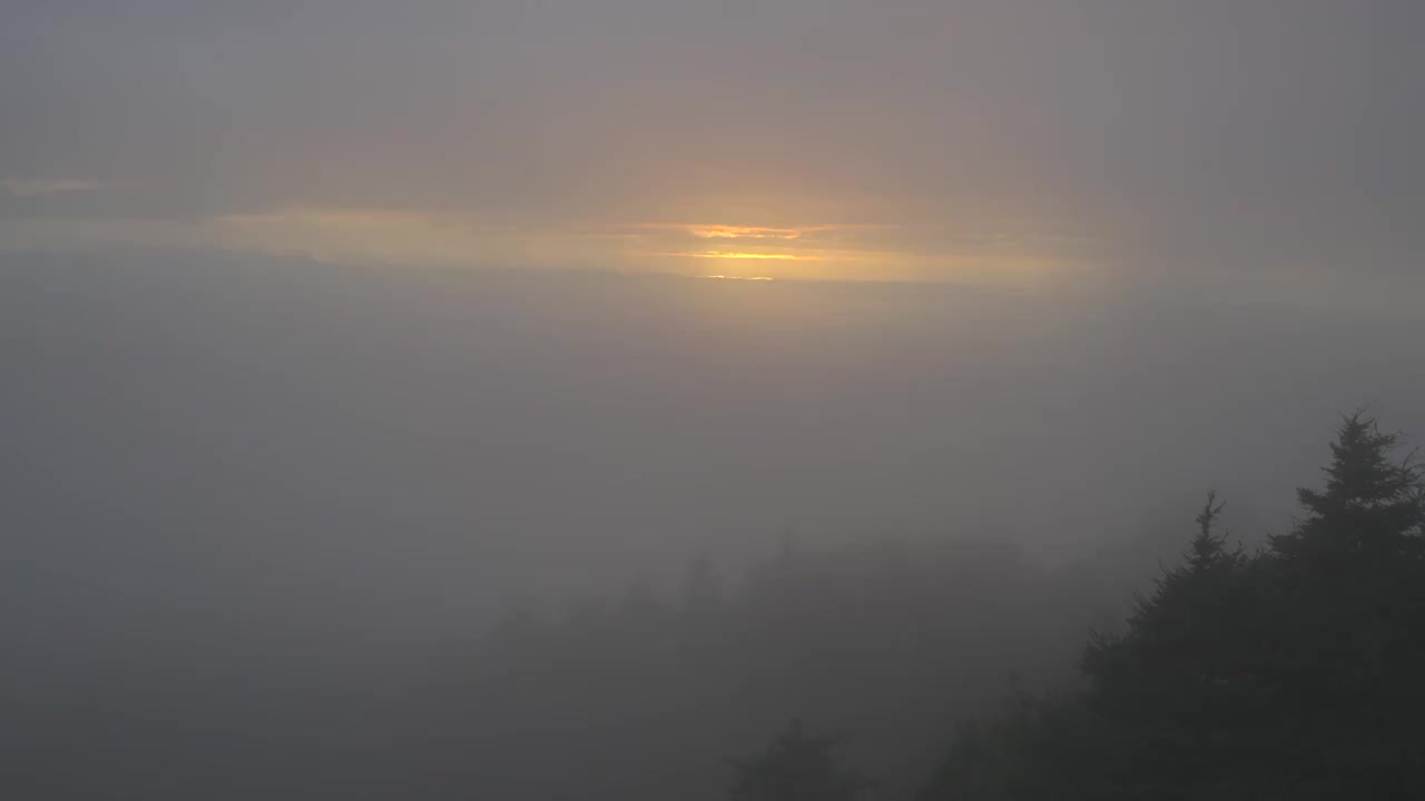 北京房山百花山傍晚云雾夕阳视频素材