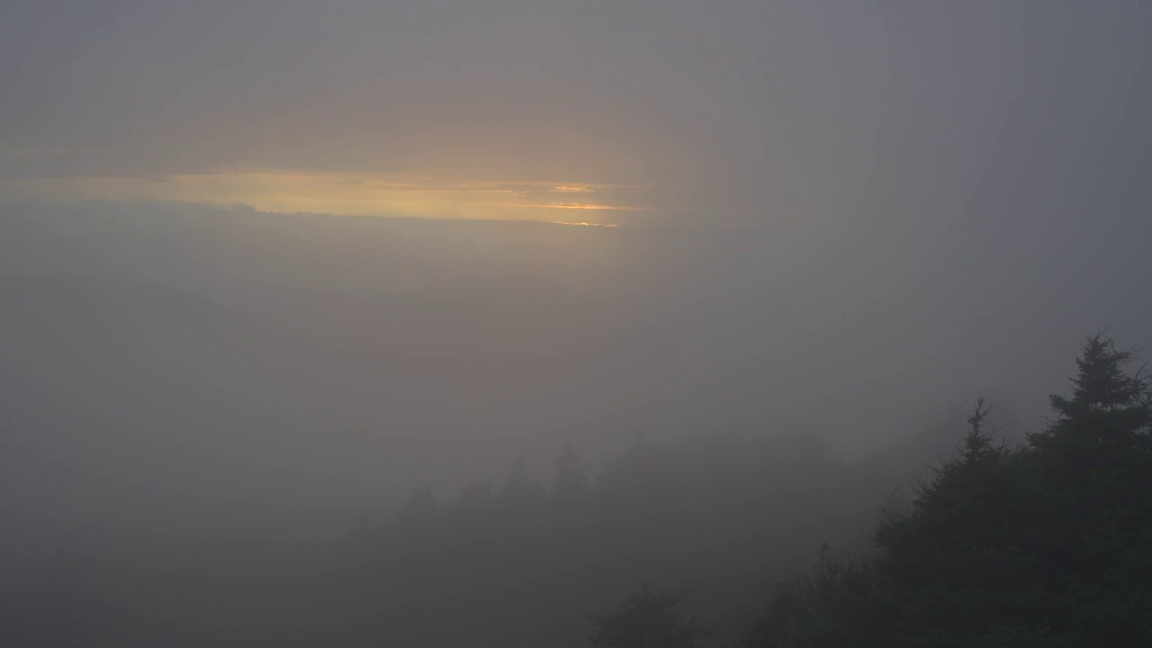 北京房山百花山傍晚云雾夕阳视频素材