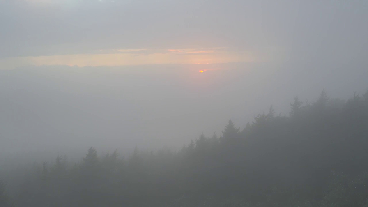 北京房山百花山傍晚云雾夕阳视频素材