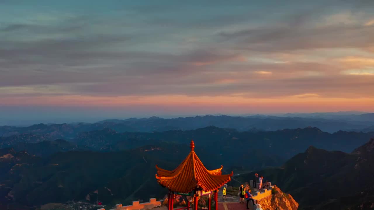 航拍北京房山百花山傍晚云雾夕阳视频素材