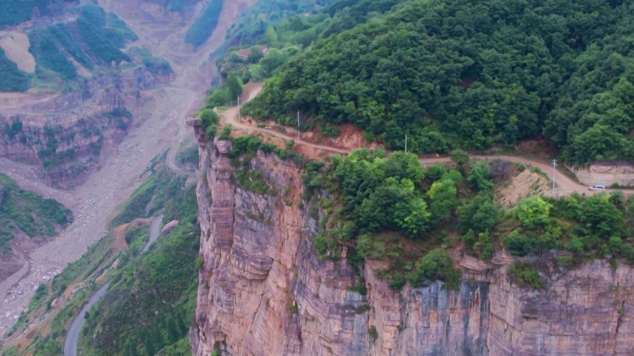 南太行雨后山路视频素材