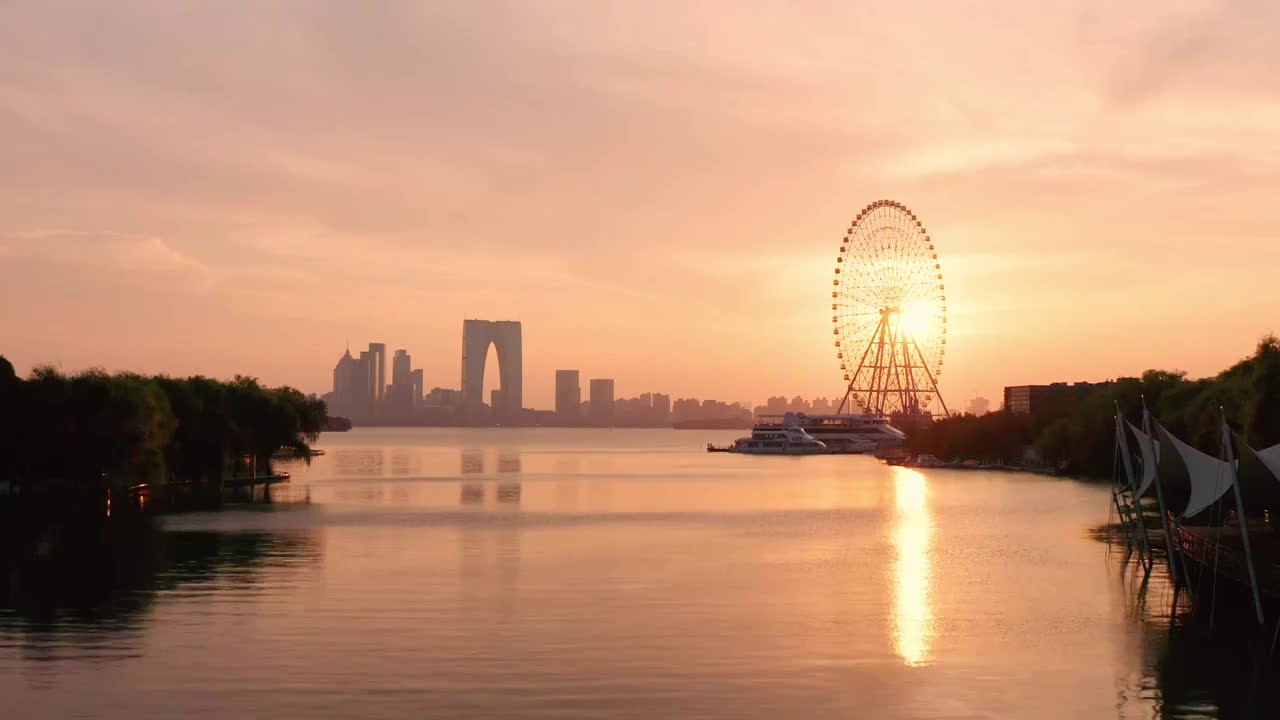 苏州园区金鸡湖的日落航拍视频素材