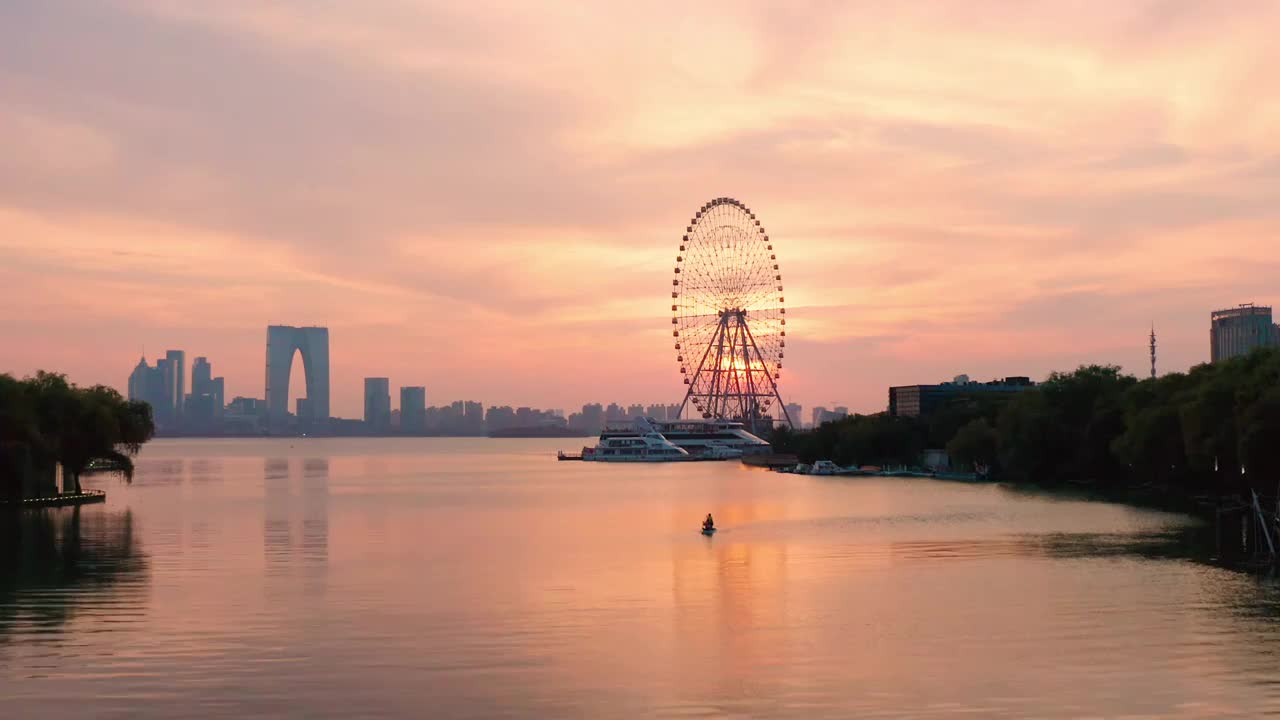 苏州园区金鸡湖的日落航拍视频素材