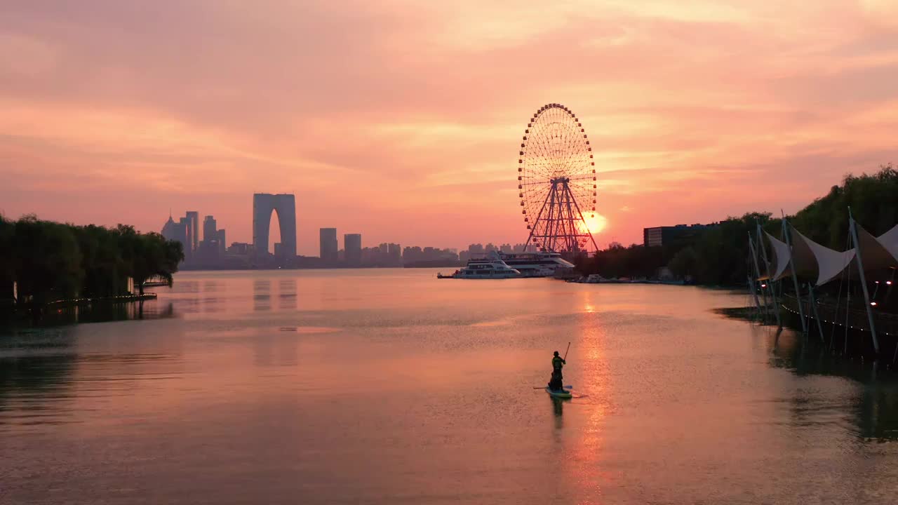 苏州园区金鸡湖的日落航拍视频素材